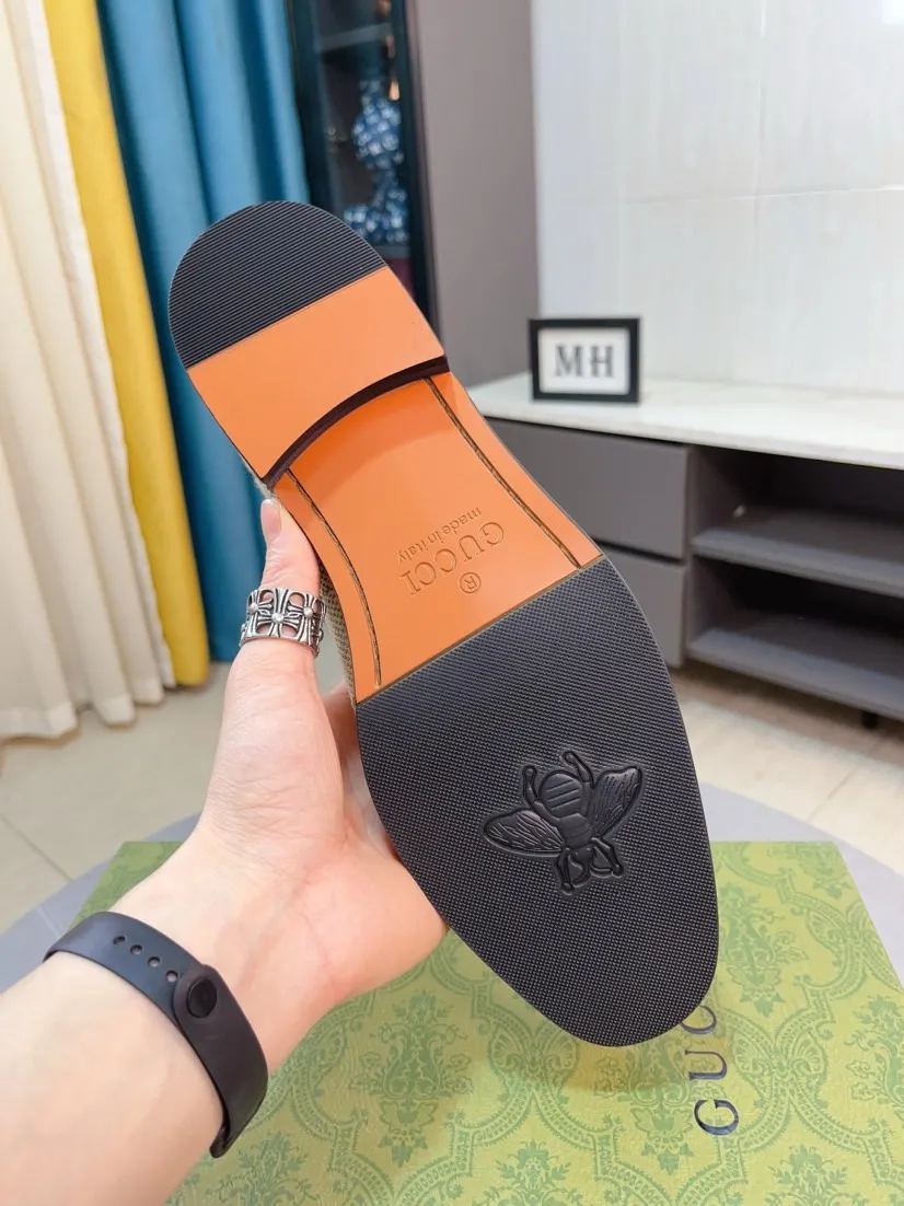Men's Men's Shoes💰458🌹🌹Cowhide [GUCCI Gucci] Gucci leather shoes are the most popular classic. Synchronized with the official website, the upper is made of Italian calfskin ➕cowhide lining, with unique brand and unique craftsmanship. Highlighting the hot style of the new year. Stop hesitating, stop wandering, get it now. Number: 38--44